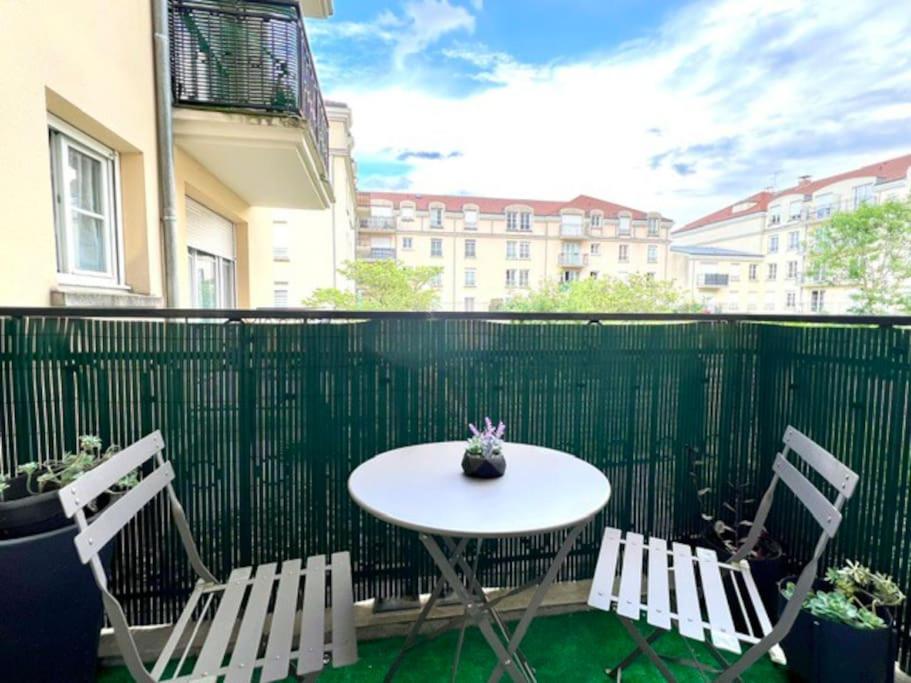 Appartement En Centre-Ville Бюсси-Сен-Жорж Экстерьер фото